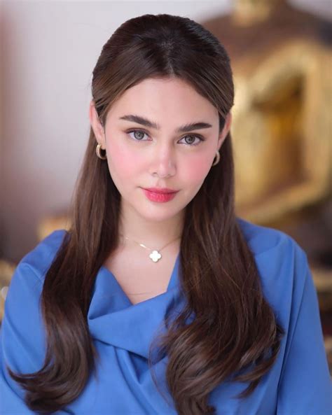モデル Ivana Alawi Fans .